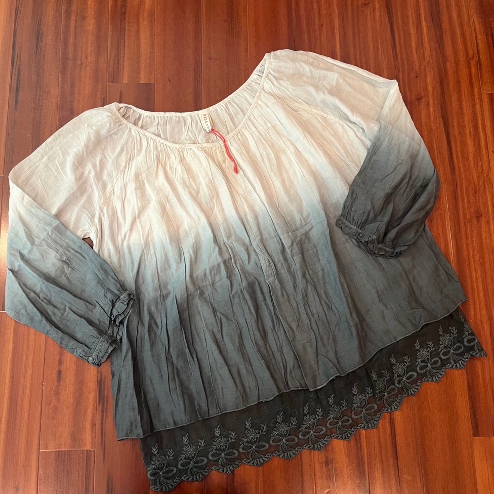 RAGA Ombre Top Blouse Embroidered Lace Hem Boho Peasant White Grey NWOT Medium